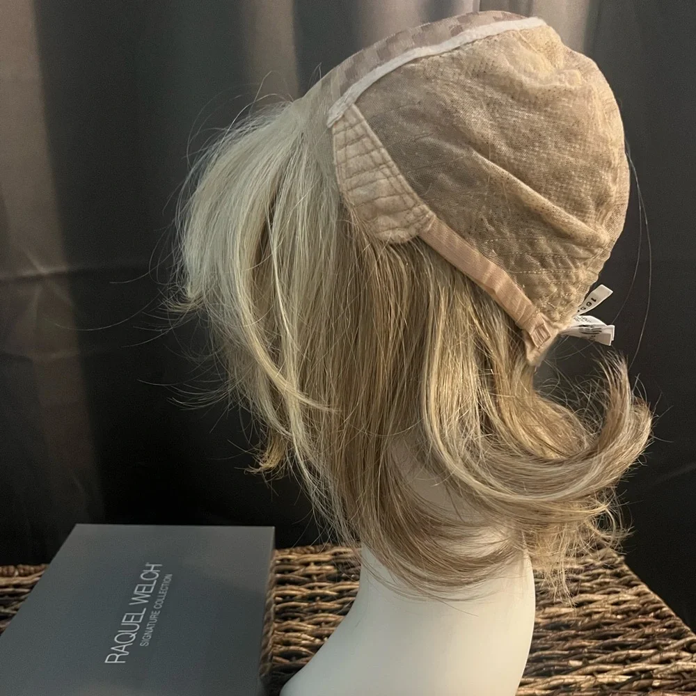 Raquel Welch Upstage
Pale Golden Honey RL16/88 - Picture 7 of 10